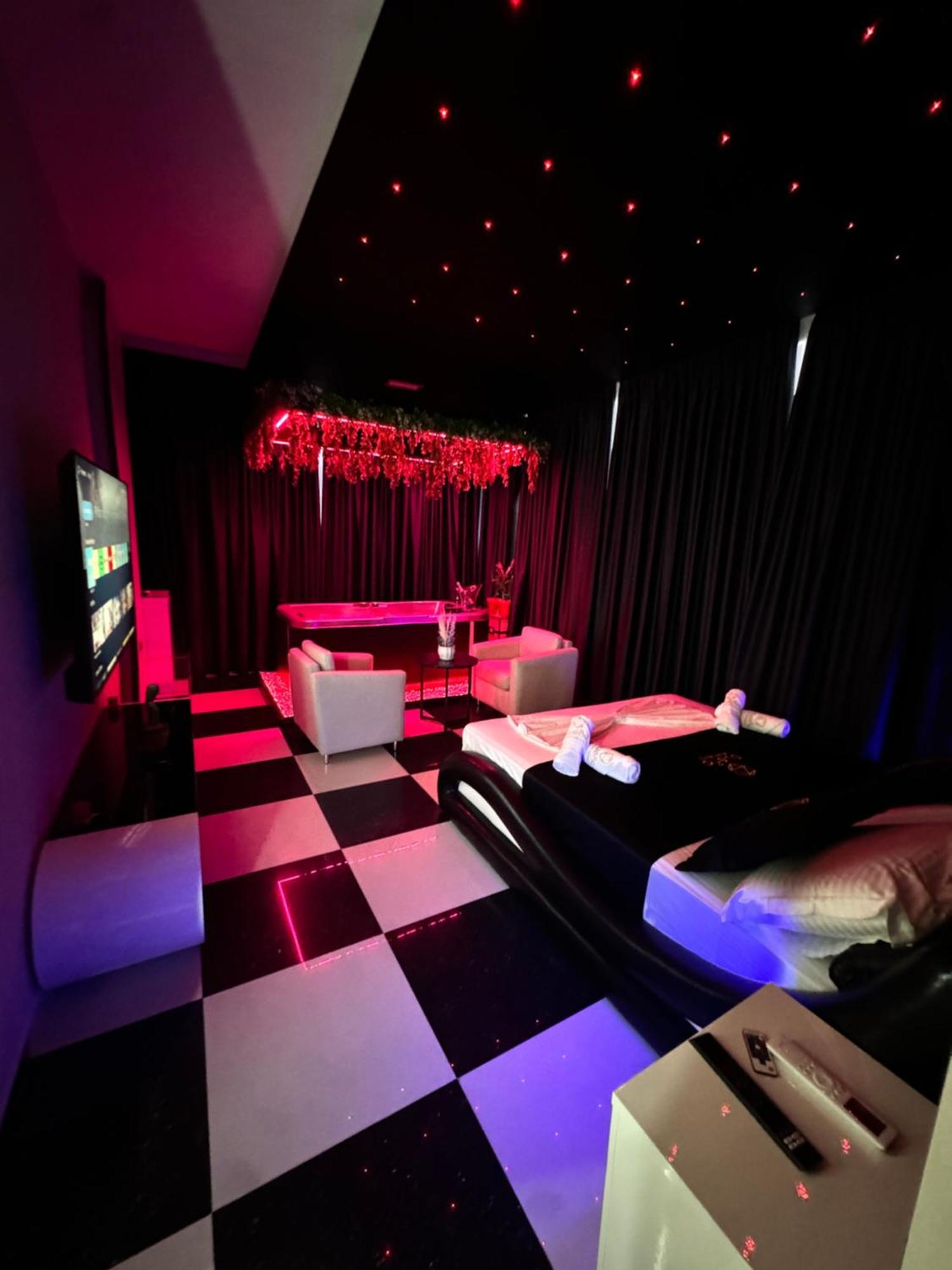 Sueno Apartments & Suites Тирана Экстерьер фото